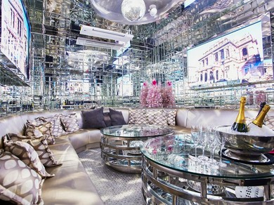 女子会や会議にオススメ！　カラオケ・モニター完備の個室を用意