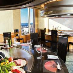 焼き手のパフォーマンスもご馳走！！鉄板焼レストランでの女子会