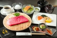「おおいた和牛」ロースステーキ100gがメインのコース。記念日や様々なお祝いにもおすすめな充実ランチです。