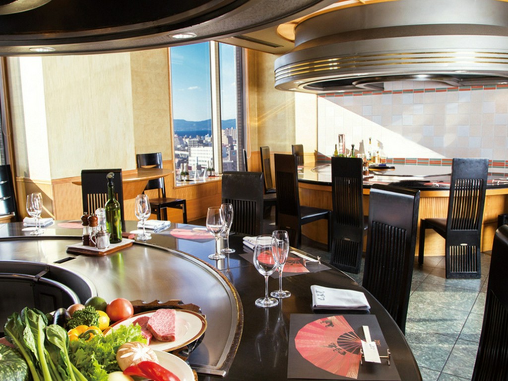 夜景の美しいホテルの最上階