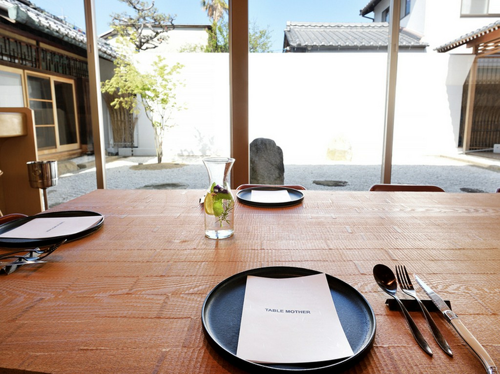 広々と設えられた空間で、ゆったりと過ごせる旧武家屋敷