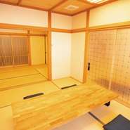 タイムスリップしたかの様な歴史的な存在感を放つ漆黒の壁と漆喰が目印。古来から残る建造物に現代のセンスと洋のスタイルを合わせたスタイリッシュな空間です。個室完備・ワンチャン同伴可・サプライズスイーツ可