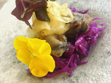 和食とイタリアン・フレンチの美しいアンサンブル『雲丹と卵黄味噌のエスプーマ』