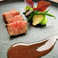 日本三大和牛の一つ。近江牛。チャンピオン牛の橋場牛をしっとり焼き上げた一品です
