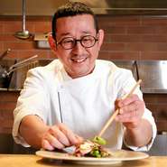 近隣の方はもちろん、遠方からここの味を目指して訪れてくれる人へ、ここならではのオリジナリティー溢れる料理を提供することがモットー。ゲストへ愛情を持っておもてなしすることを心がけているそうです。