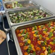 オフィス、イベントなど　大切なお集まりの場にパーティーフードをお届け

会場準備から配膳、後片付けまで全てお任せください。
ご予算、ご希望に合わせたプランをご提案します。 
※最低注文金額20万円より