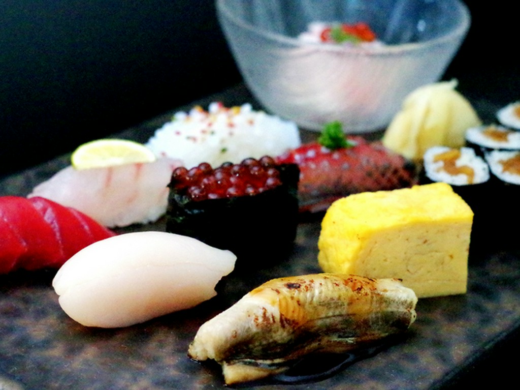 にぎり（上）ランチのみ　7貫巻物1本