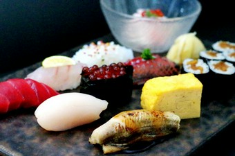 にぎり（上）ランチのみ　7貫巻物1本