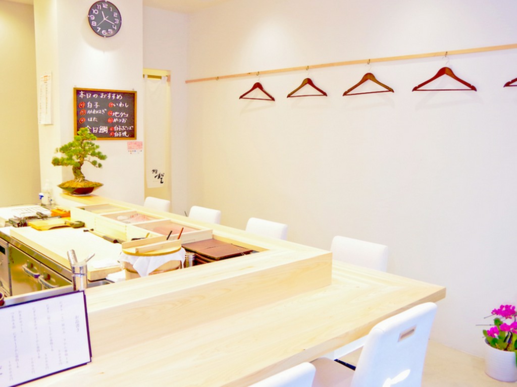 カウンター全7席