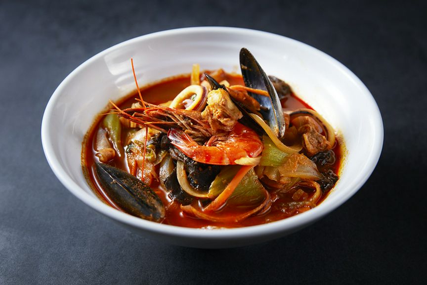 【三鮮チャンポン】三種類の海の幸を入れた韓国流チャンポン