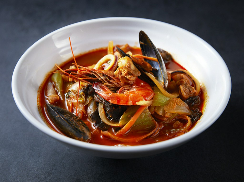 【三鮮チャンポン】三種類の海の幸を入れた韓国流チャンポン