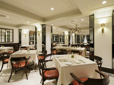 ホテルレストランで過ごす、エレガントなひととき