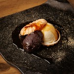 牛乳屋さんのアイスと老舗和菓子屋、ますだ屋のモナカと餡子使用