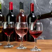 ※2時間制は30分前に、時間無制限は閉店60分前に、ラストオーダーのお声掛けを致します。
※金土祝前日の混雑時のみ、2時間制のお席となる場合がございます。
※お1人様2品以上、フードオーダーをお願いしております。