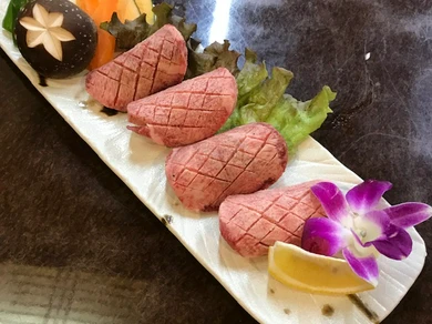 極タン