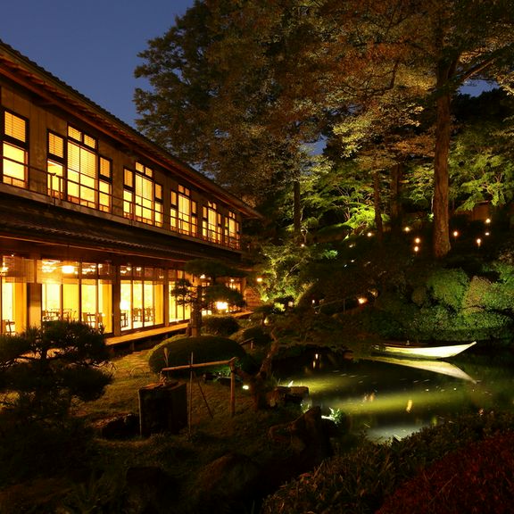 大小20室もの個室を揃え、すべての部屋から庭園を愛でられる
