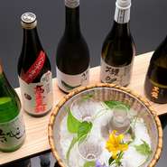 季節の滋味にあふれる懐石料理を引き立てる美味しいお酒を多数ラインナップ。専任の唎酒師が選んだ日本各地の銘酒に加え、「十四代 純米大吟醸」「石田屋二左衛門」など、入手困難な稀少酒も用意しています。
