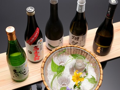 日本酒通の方もうなる、全国の名蔵元の地酒が豊富に揃う