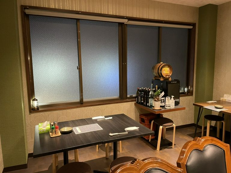 ゆったり過ごせるテーブル席