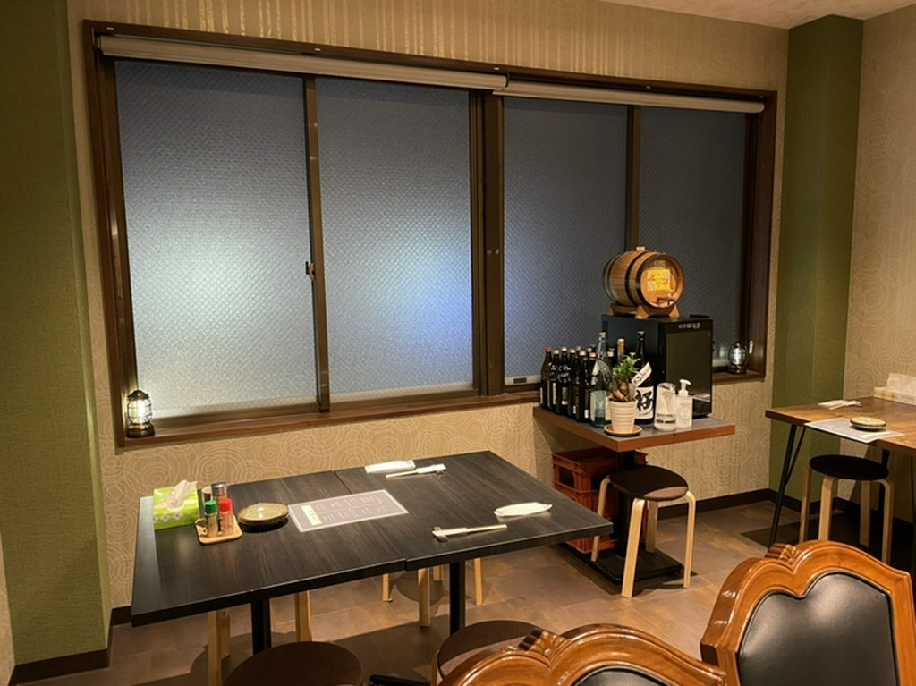 ゆったり過ごせるテーブル席