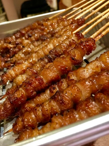 旨みを含んだたれが浸み込んだ串は、あっさりしょうゆと、甘辛さつま味の2種類『博多直伝のとりかわ串』