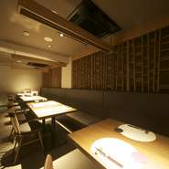落ち着いた雰囲気の店内は、ゆっくり食事を楽しめる空間