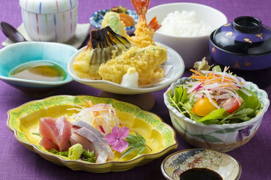 ランチメニューは様々な層のお客様からご好評いただいています。