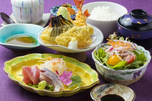 ランチメニューは様々な層のお客様からご好評いただいています。