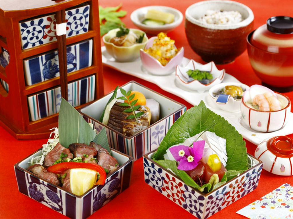 開けるのが楽しみな遊び心いっぱいの三段重