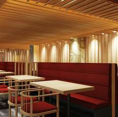 木を基調とした店内