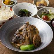 福伸名物の「荒炊き」はご飯との相性も抜群です。是非一度ご賞味ください。