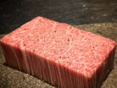 お洒落な個室で最高のお肉とお時間をお過ごし下さい