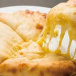 これだけでも美味しいチーズたっぷりの濃厚ナン。