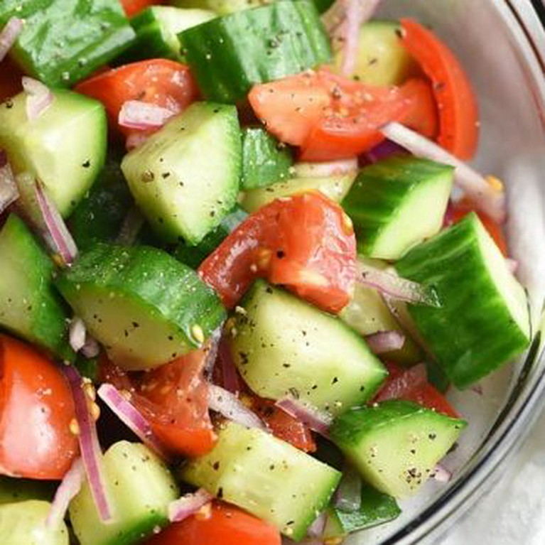 気売りとトマトのサラダ