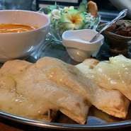 バターチキンと炭火焼きチーズナンセット