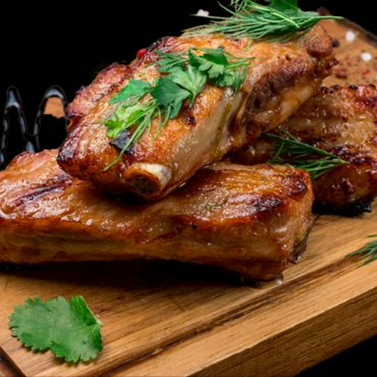 山椒。ハーブミックス炭火焼きアシアンBBQラム。ポーク