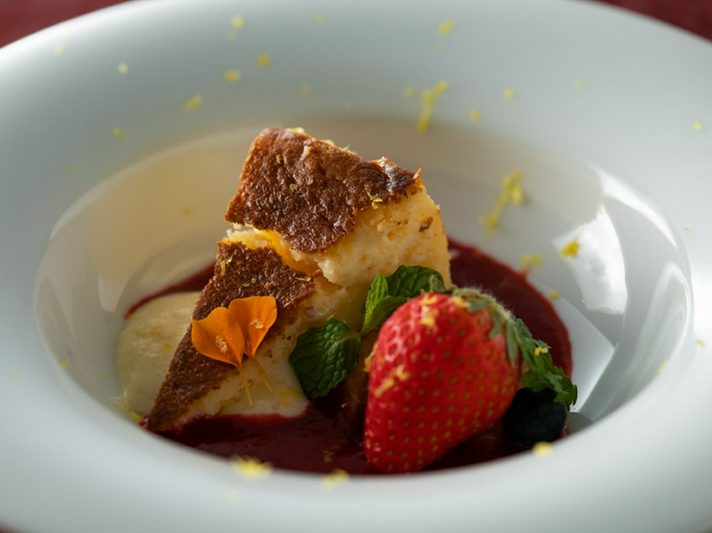 フランボワーズの甘酸っぱさと共に。『バスク風チーズケーキ』　