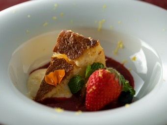 フランボワーズの甘酸っぱさと共に。『バスク風チーズケーキ』　