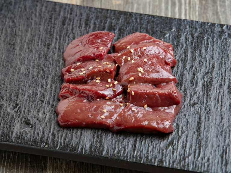 濃厚な旨みと、クリーミーな食感が楽しめる『和牛レバー』はぜひ味わって欲しい、驚きの一品