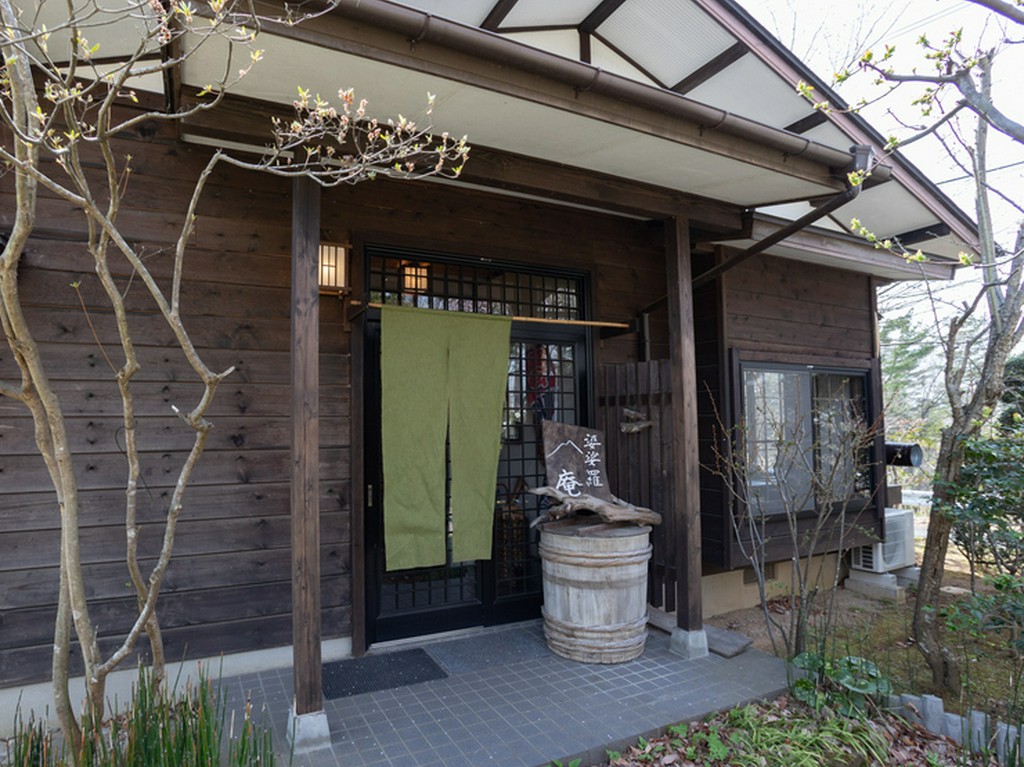 隠れ家的な古民家で、リーズナブルに焼肉を楽しむ