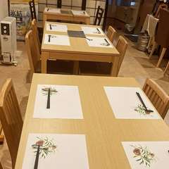 テーブル席でのんびりと大人の女子会