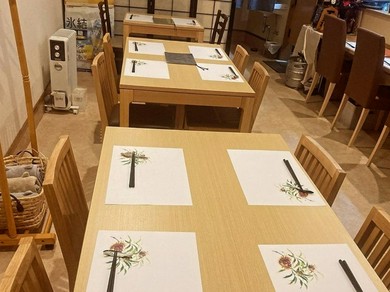 テーブル席でのんびりと大人の女子会