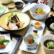 前日までの予約で、季節の素材をテーマにしたコース料理を用意。さまざまな角度から旬を満喫してみませんか。予算や好みなどもリクエストに応じてくれます。