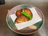 自家製で普通のぷりぷりした真丈ではなく、外はサクサク、中はフワフワの食感です。
店の一番人気商品です。