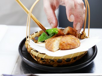 肩肘張らせぬもてなしは、気心知れた仲間との食事に最適