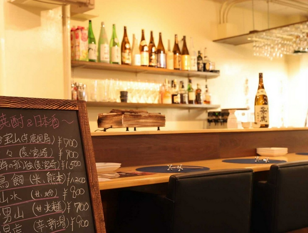 落ち着いて過ごせるカウンター席