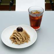 地元産の栗を使ったこだわりのモンブラン。ドリンクはコーヒー、紅茶、コーラ、ジンジャーエール、オレンジジュースよりお選びいただけます。