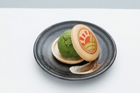 もなかにジェラートをサンドしました。
抹茶・黒ゴマ・バニラからお選びください