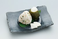 千葉県産のお米を使ったおにぎりです。
(太陽ファーム特製の梅干し・ちりめんじゃこ)
おにぎりの内容は変わる場合がございます。