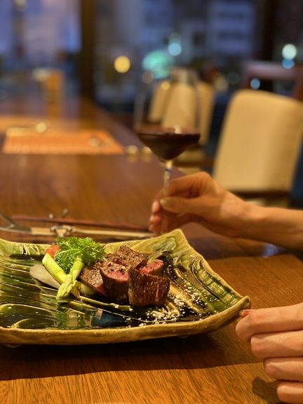 大人はカウンターがさまになる。